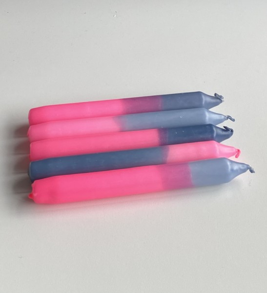 Eine Kerze von neoundpuenktchen neonpink/grau